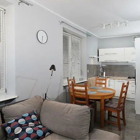 100-sio Rejtana Apartment *